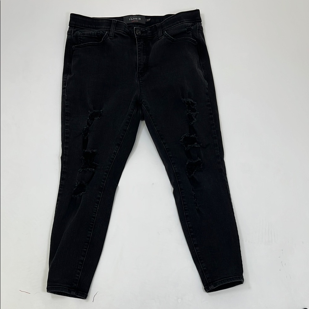 Torrid Women's Black Distressed Ripped Stretch Jeans 14S Sky High Skinny